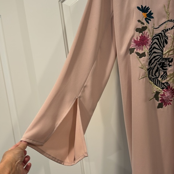 NWT unique Topshop kimono for style and comfort. Beautifully embroidered. - Picture 6 of 9